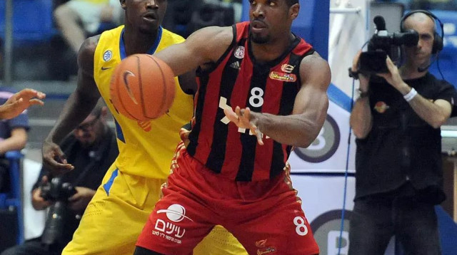 שחקן הפועל ירושלים סמארדו סמואלס (צילום: ברני ארדוב)