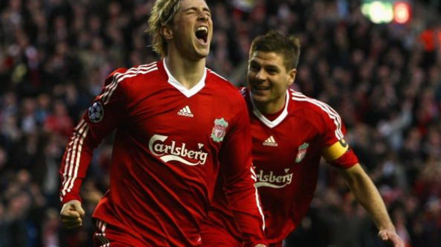 סטיבן ג'רארד ופרננדו טורס במדי ליברפול (צילום: Clive Rose)