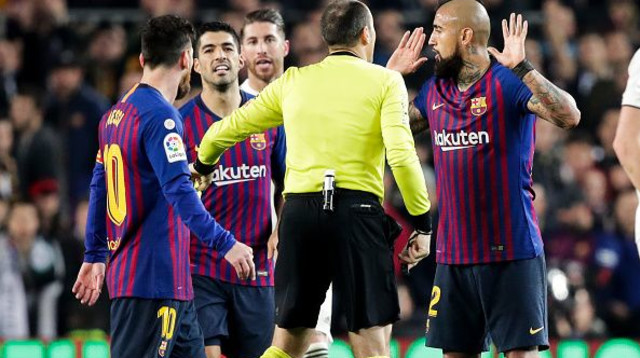 מתאו להוז בקלאסיקו (צילום: Soccrates Images)