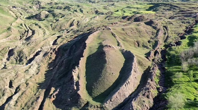 תצלום של מה שחוקרים סבורים שהוא תיבת נוח (צילום: צילום מסך dailymail)