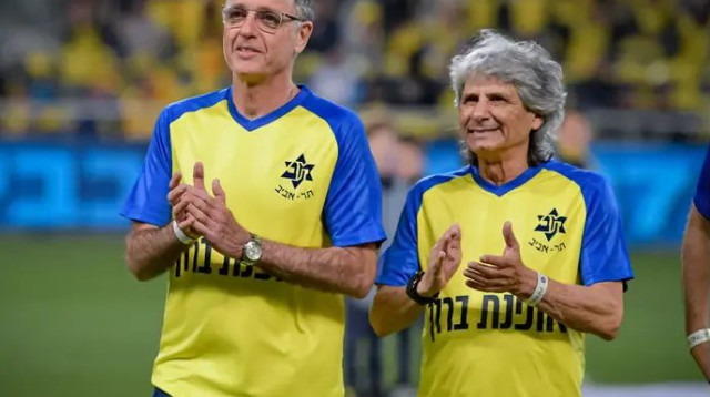 גריאני לצד עודד מכנס בטקס הוקרה לאגדות מכבי תל אביב (צילום: אריאל שלום)