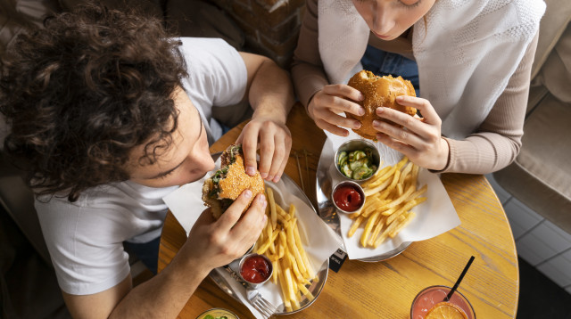 מזון מהיר. אילוסטרציה (צילום: FREEPIK)