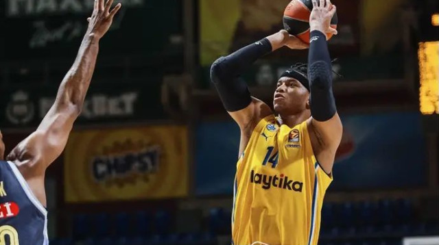 הופעה אדירה. ריברו (צילום: אתר רשמי, Djordje Kostic, האתר הרשמי של מכבי תל אב)