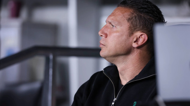 ברק בכר מאמן מכבי חיפה (צילום: מאור אלקסלסי)