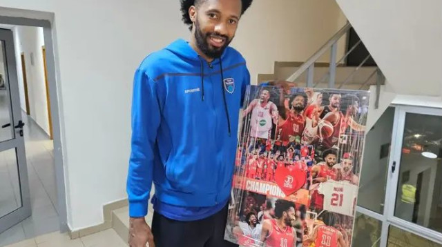 שומר את הלוח. אנגולה (צילום: באדיבות המצולמים)