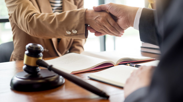 עורכי דין (צילום: אינג אימג')