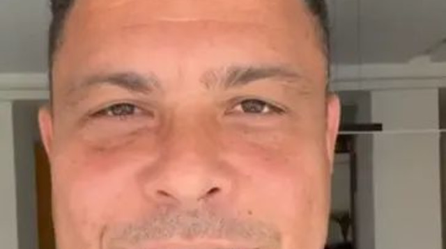 רונאלדו הברזילאי במחווה לעומר שם טוב ששוחרר משבי חמאס (צילום: מערכת וואלה, רפא רוזנשיין)