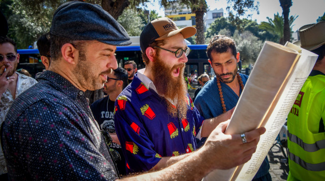 פורים בתל אביב  (צילום: אבשלום ששוני)