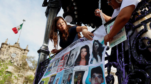 עצרת זיכרון במקסיקו בעקבות חשיפת קבר אחים ענק (צילום: רויטרס)