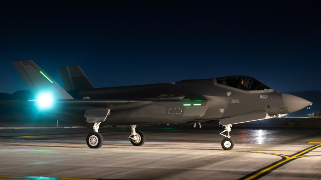  שלושה מטוסי “אדיר” (F-35i) נחתו בבסיס נבטים (צילום: דובר צה"ל)