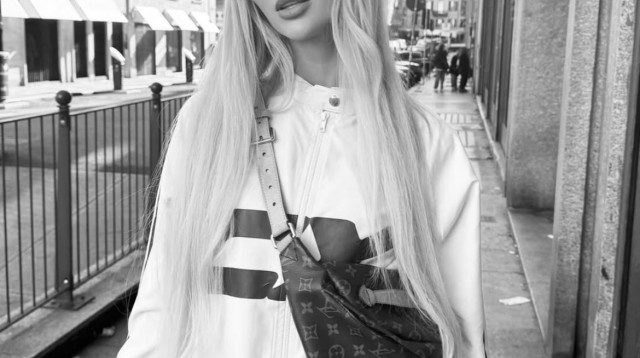 אלישה להמן (צילום: בהלבשה תחתונה שקופה: הכדורגלנית שברה כל שיא וזכתה )