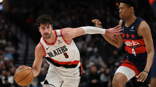 דני אבדיה, פורטלנד טריילבלייזרס, מול שחקן וושינגטון וויזארדס ג'יילן מרטין (צילום: GettyImages, Alika Jenner)