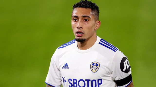 ראפיניה במדי לידס (צילום: Paul Greenwood - CameraSport)