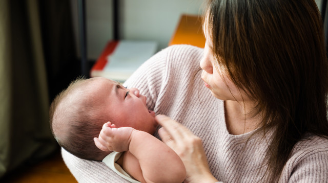 תינוק, אישה (צילום: אינגאימג)