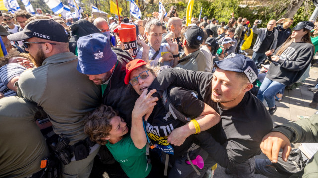 הפגנות נגד פיטורי ראש השב"כ רונן בר בירושלים (צילום: חיים גולדברג פלאש 90)