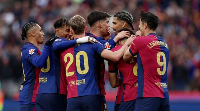 שחקני ברצלונה חוגגים (צילום: Soccrates Images)