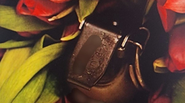 רימון רסס בזר פרחים (צילום: דוברות המשטרה)