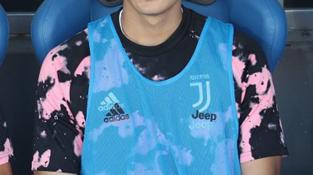 הן קוואנג סונג במדי יובנטוס (צילום: Maurizio Lagana)