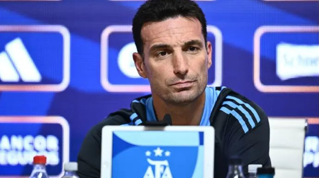 "מסר טוב מאוד לכל הנבחרת". ליונל סקאלוני במסיבת העיתונאים (צילום: רויטרס)