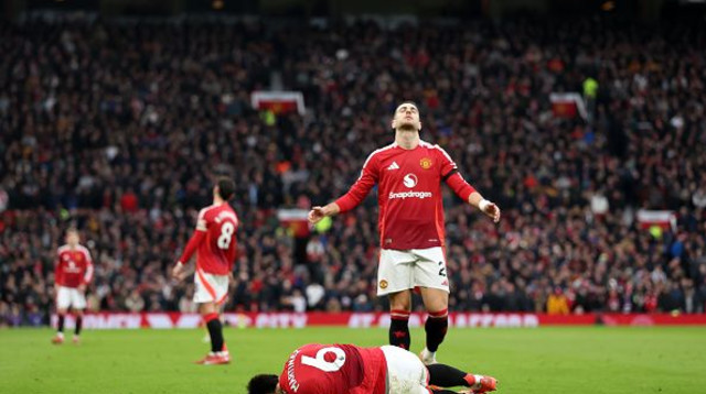 ליסנדרו מרטינז פצוע (צילום: Carl Recine)