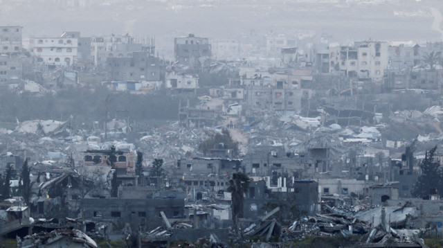 הרס בעזה, כפי שנצפה מהגבול עם ישראל (צילום: REUTERS/Amir Cohen)