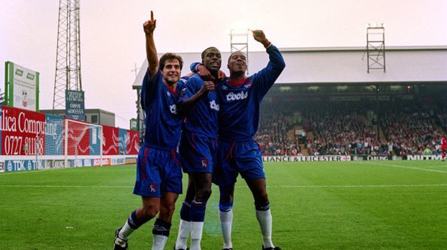 גווין פיקוק חוגג (צילום: Mark Leech/Offside)