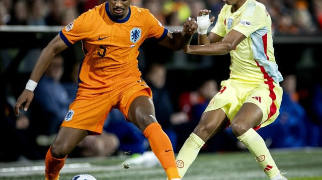 האטו מול ימאל. בקרוב בליברפול? (צילום: ANP)