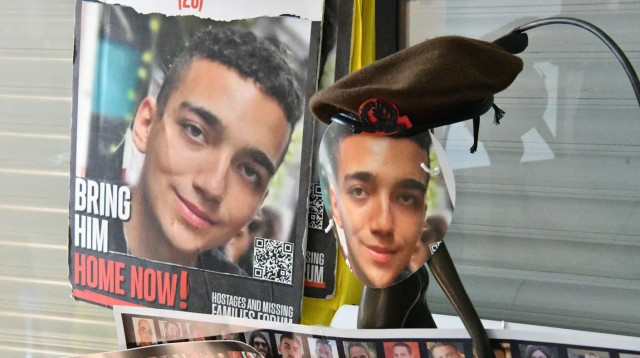 חדרו של החטוף עידן אלכסנדר, תל אביב (צילום: ראובן קסטרו)