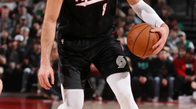 על רכבת ההייפ. אבדיה (צילום: GettyImages, Cameron Browne/NBAE)