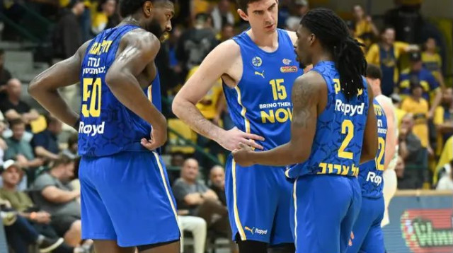 מכבי תל אביב שרדה משחק קשה במיוחד בסגל חסר (צילום: ברני ארדוב)