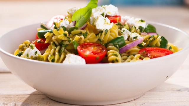 סלט פסטה ברילה כשר לפסח (צילום: לירן קפל)