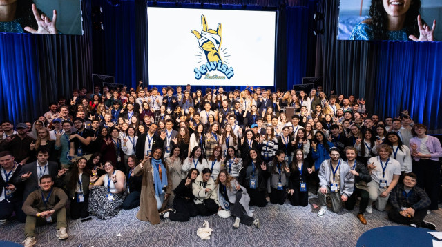 סטודנטים עם אמילי דמארי  (צילום: אוהד קב)