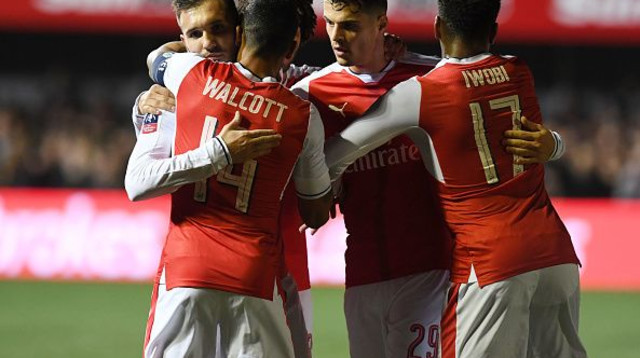 ארסנל חוגגת (צילום: Stuart MacFarlane)