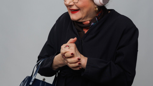 חנה לסלאו בדמותה המיתולוגית "סבתא זפטה" (צילום: יאיר ולר)