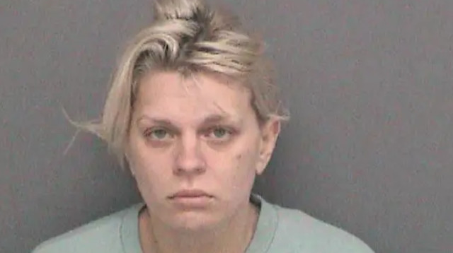 בריטני פורטינברי, נעצרה בחשד לתקיפה מינית ומסיבות מין המוניות שכפתה על התלמידים (צילום: Morgan County Sheriff's Office)