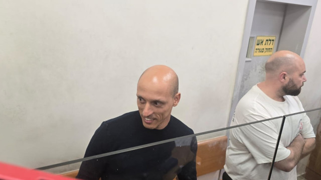 עמיחי בן שלוש, ראש עיריית עכו החשוד (צילום: אלון חכמון)