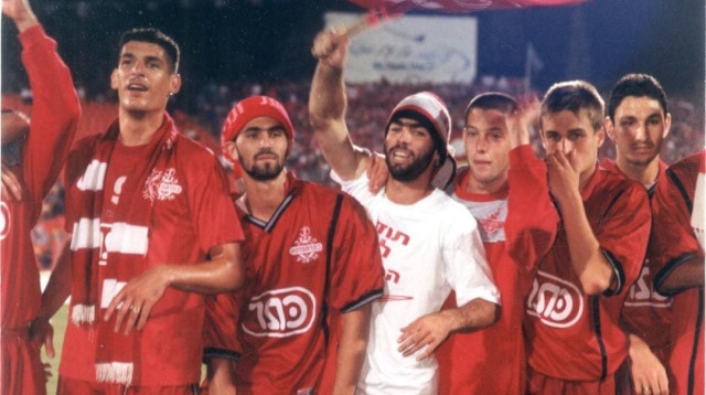 שחקני הפועל תל אביב חוגגים (צילום: עדי אבישי)