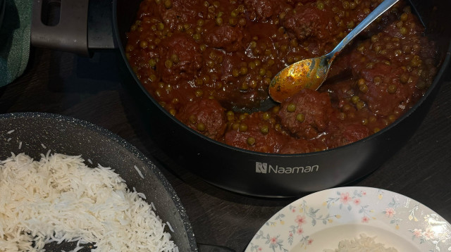 קציצות ברוטב אדום (צילום: ליאל עזור)