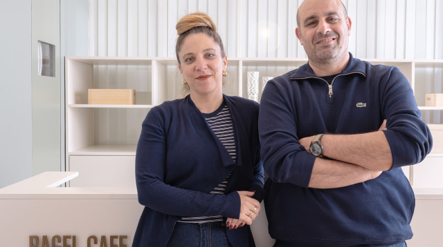 תומר ושמרית תותי, בעלי רשת בייגל קפה  (צילום: דוד ששון)