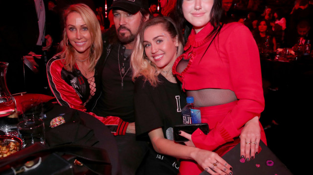 נואה, מיילי, בילי ריי וטיש סיירוס (צילום: gettyimages)