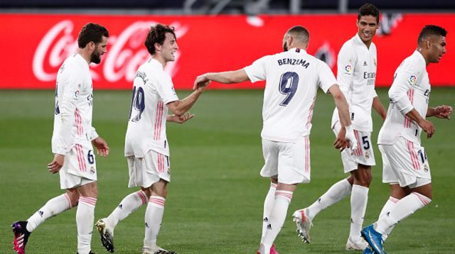 שחקני ריאל מדריד חוגגים (צילום: Antonio Villalba)