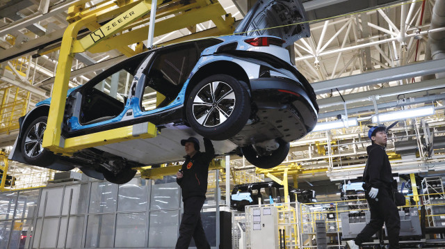 מפעל מכוניות בסין  (צילום: רויטרס)