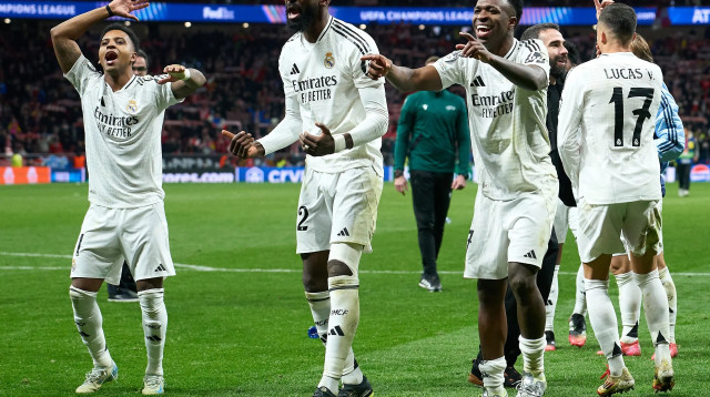 אנטוניו רודיגר חוגג לצד ויניסיוס, רודריגו, שחקני ריאל מדריד (צילום: GettyImages)