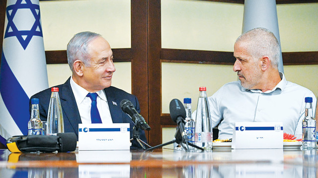 רונן בר ובנימין נתניהו אפריל 2024 (צילום: קובי גדעון לע"מ)