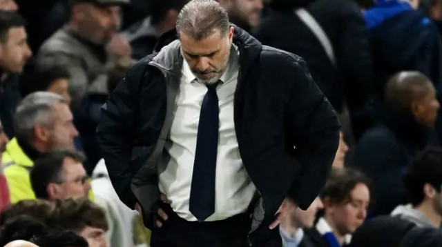 "איבד את זה". פוסטקוגלו משתולל על הקווים בסטמפורד ברידג' (צילום: רויטרס)