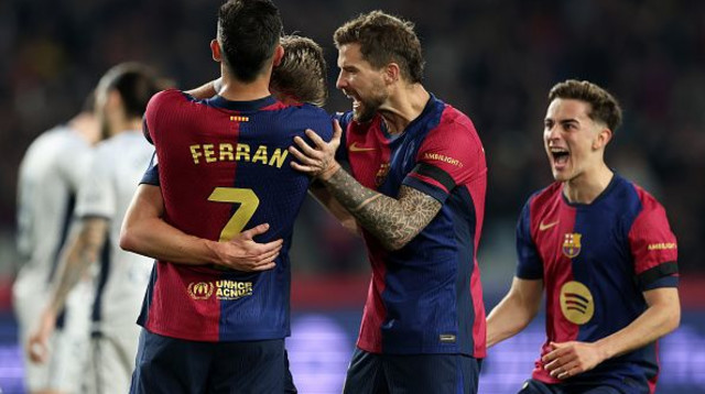 שחקני ברצלונה חוגגים (צילום: Gettyimages)