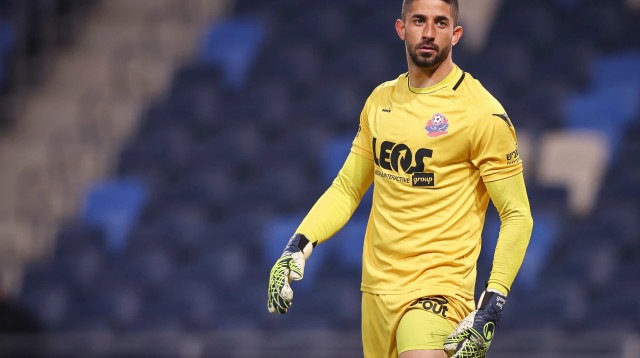 שוער הפועל חיפה יואב ג'רפי (צילום: מאור אלקסלסי)