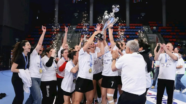 בנות הרצליה, מחזיקת גביע המדינה בכדוריד 2025 (צילום: אתר רשמי, הדר ואן קולא איגוד הכדוריד)