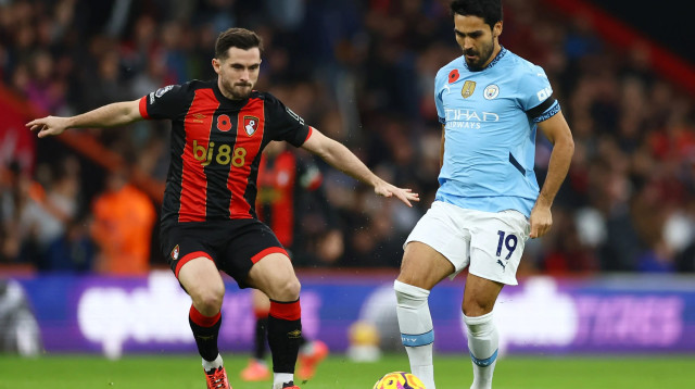 אילקאי גונדואן שחקן מנצ'סטר סיטי מול לואיס קוק שחקן בורנמות' (צילום: רויטרס)