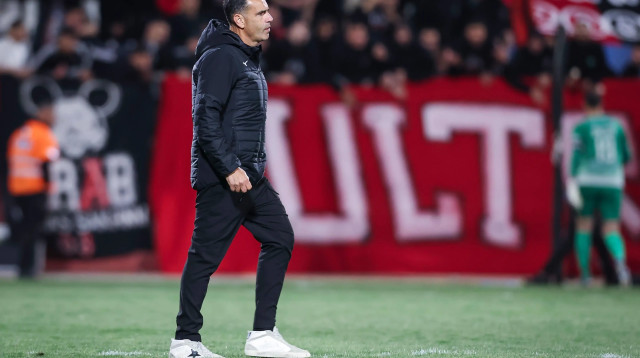 מנחם קורצקי מאמן בני סכנין (צילום: מאור אלקסלסי)